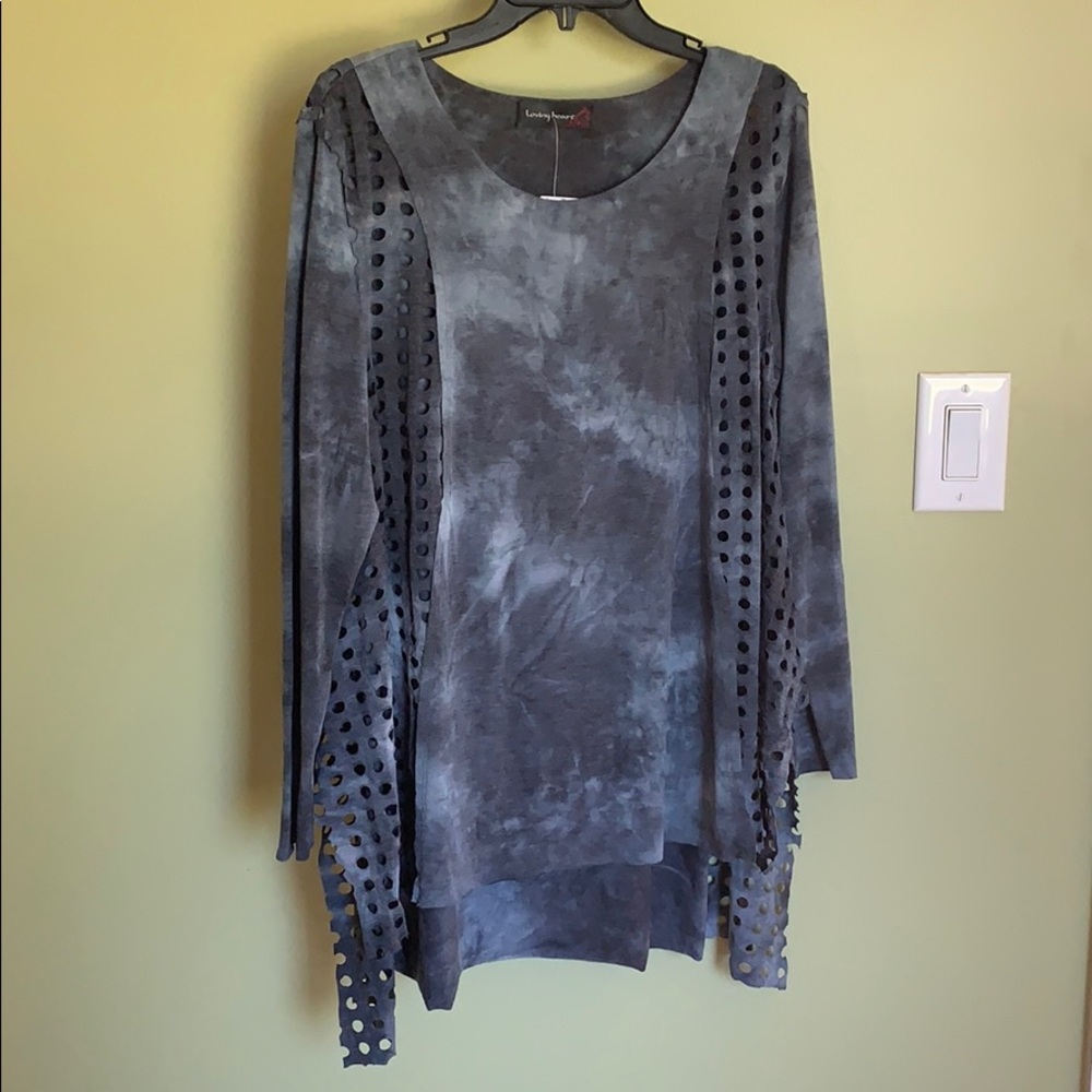 Multicolored gray/navy blue top